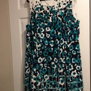 20W Plus Adrianna Dress Sleeveless Fully lined